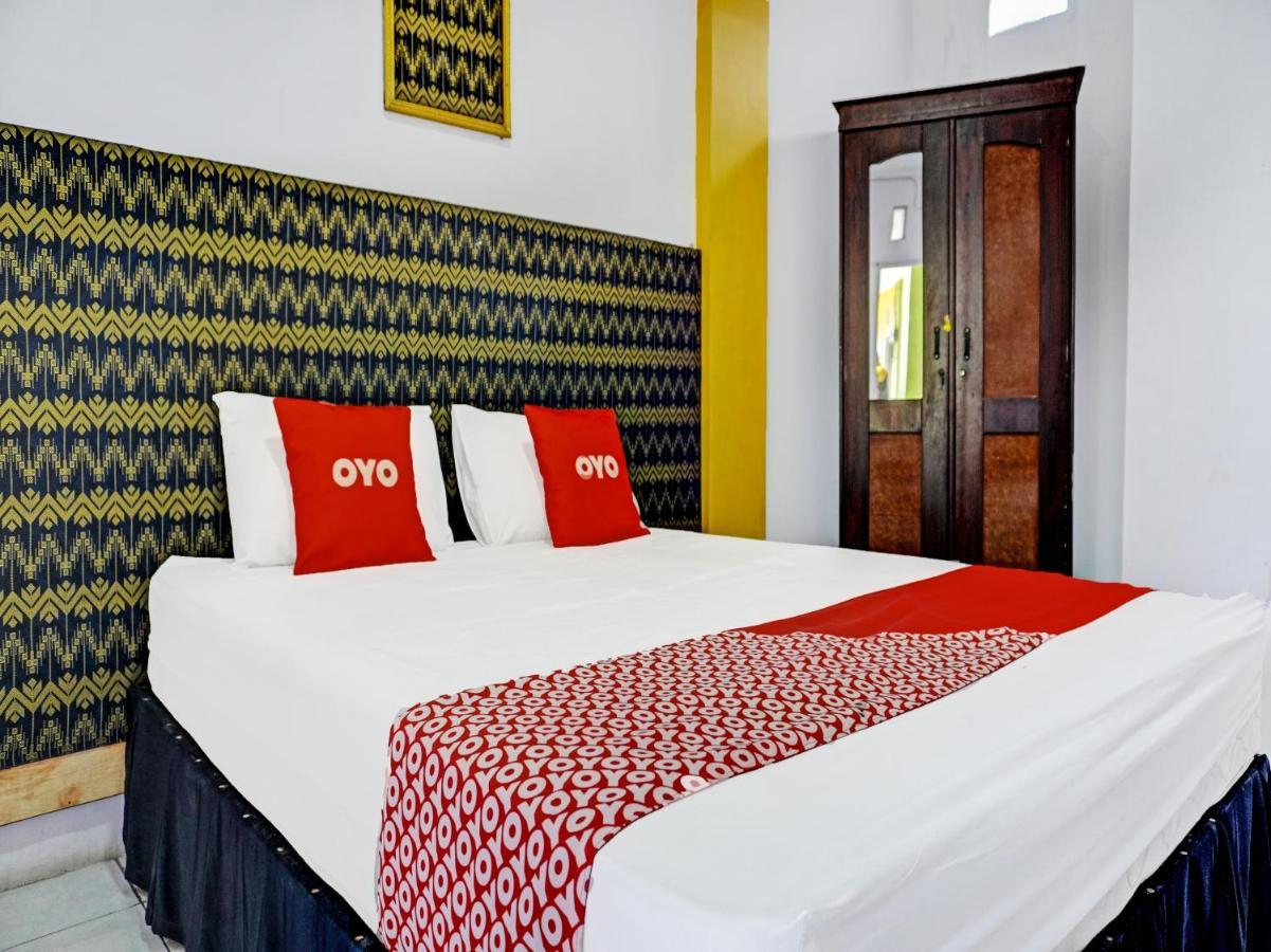 Oyo 91796 Guest House Ghalta Syariah Karawang Exteriör bild