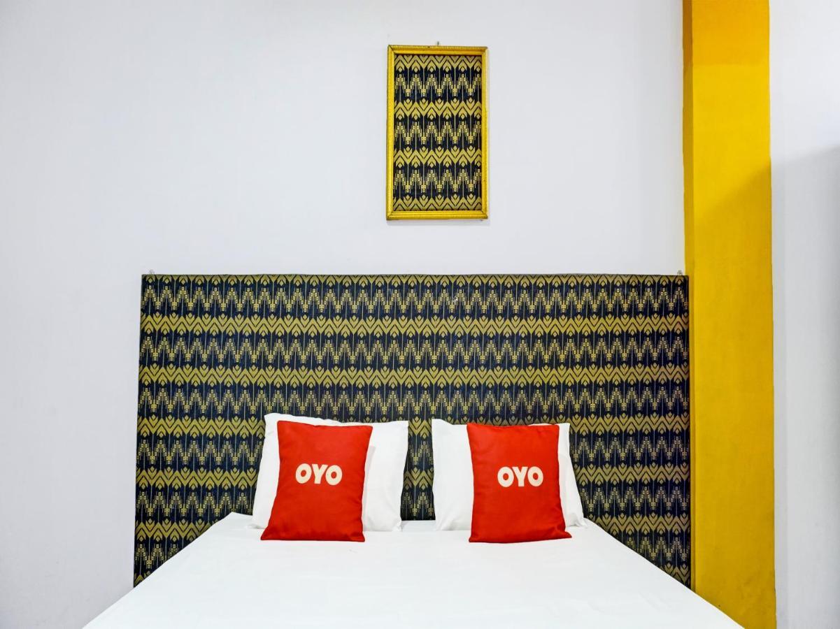 Oyo 91796 Guest House Ghalta Syariah Karawang Exteriör bild